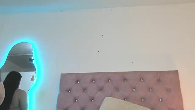 laurenlaine online show from July 14, 2026, 8:47 pm