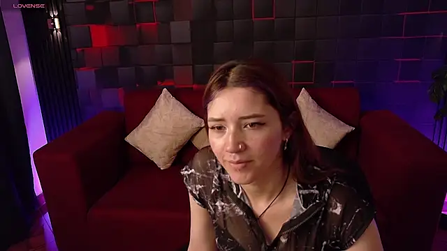 Snapshot of Emily_Cherry_ chatting on May 4, 2026, 2:02 pm Emily Cherry online show from May 4, 2026, 2:02 pm