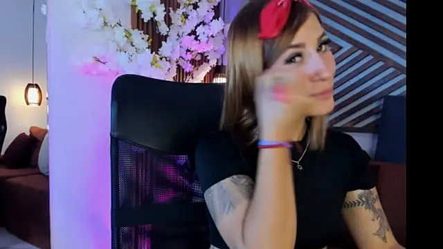 Snapshot of YamelBloom chatting on May 23, 2026, 3:56 am YamelBloom online show from May 23, 2026, 3:56 am