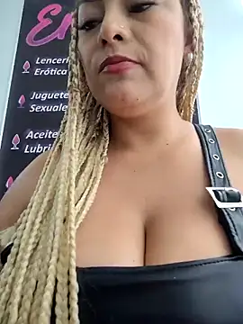 Snapshot of LUISA__07 chatting on April 15, 2026, 2:35 pm LUISA 07 online show from April 15, 2026, 2:35 pm