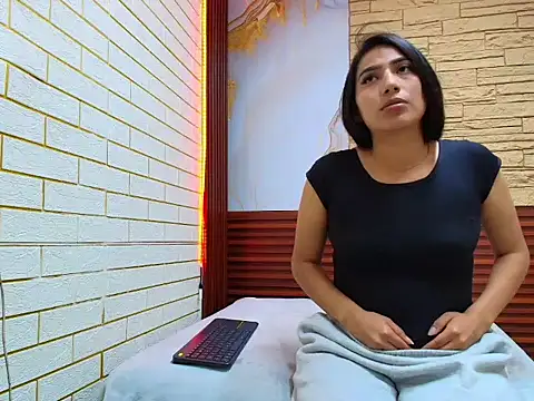 Snapshot of mellaniemonroe303av chatting on April 10, 2026, 9:41 pm mellaniemonroe303av online show from April 10, 2026, 9:41 pm