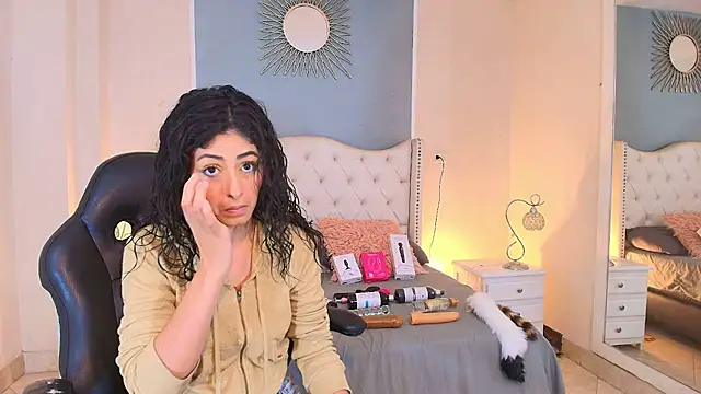 elizabeth santos1 online show from July 7, 2026, 8:35 pm