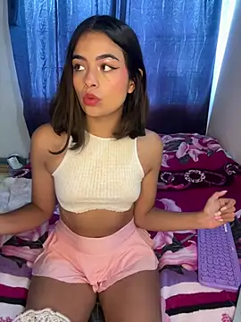 Snapshot of Megan-Moon chatting on June 5, 2026, 8:03 pm Megan-Moon online show from June 5, 2026, 8:03 pm