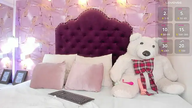 luna bloomm  online show from June 23, 2026, 4:10 am