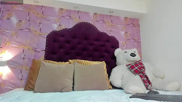 luna bloomm  online show from July 4, 2026, 6:08 am