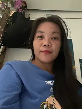 Snapshot of holdmetight21 chatting on April 13, 2026, 1:44 am holdmetight21 online show from April 13, 2026, 1:44 am