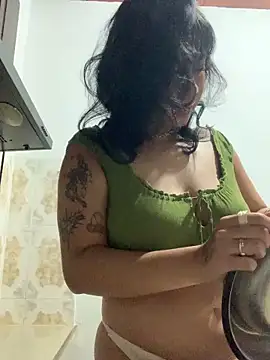 Snapshot of NefertitiXO chatting on April 10, 2026, 11:15 am NefertitiXO online show from April 10, 2026, 11:15 am