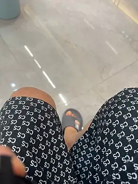 tanhua002 online show from April 13, 2026, 2:33 pm