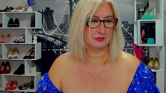 Snapshot of DianaFrances chatting on May 17, 2026, 11:06 am DianaFrances online show from May 17, 2026, 11:06 am