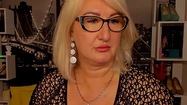 Snapshot of DianaFrances chatting on May 31, 2026, 6:09 pm DianaFrances online show from May 31, 2026, 6:09 pm