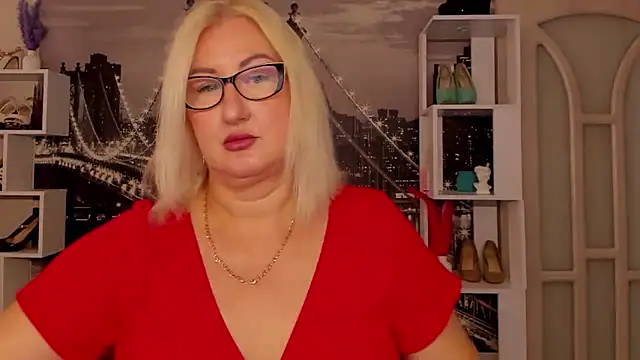 Snapshot of DianaFrances chatting on June 6, 2026, 12:32 pm DianaFrances online show from June 6, 2026, 12:32 pm