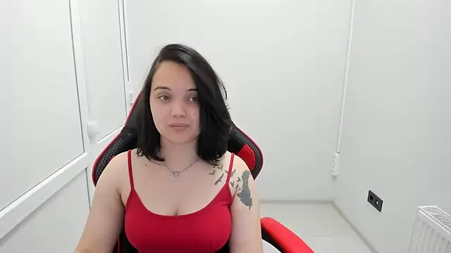 Snapshot of Caroline_cutte chatting on June 19, 2026, 7:45 am Caroline cutte online show from June 19, 2026, 7:45 am