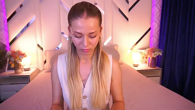 Snapshot of DoveLovee chatting on May 25, 2026, 2:45 pm DoveLovee online show from May 25, 2026, 2:45 pm