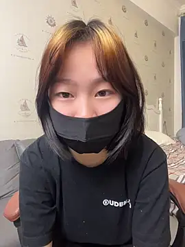 Snapshot of YouYou-999 chatting on April 10, 2026, 11:48 am YouYou-999 online show from April 10, 2026, 11:48 am