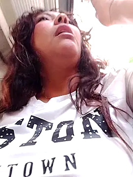 Snapshot of Izel_ chatting on April 15, 2026, 5:53 pm Izel online show from April 15, 2026, 5:53 pm