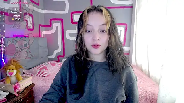 Snapshot of vero_doll12 chatting on April 13, 2026, 1:27 pm vero doll12 online show from April 13, 2026, 1:27 pm