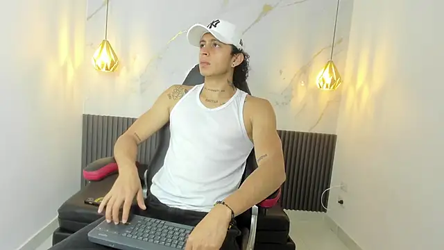 Snapshot of JeyTeylor chatting on April 13, 2026, 12:54 pm JeyTeylor online show from April 13, 2026, 12:54 pm