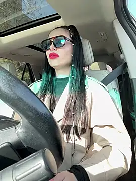 Snapshot of Alenka_ki chatting on April 15, 2026, 6:20 am Alenka ki online show from April 15, 2026, 6:20 am