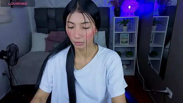 Snapshot of Perlaa_moon_ chatting on July 7, 2026, 6:56 pm Perlaa moon online show from July 7, 2026, 6:56 pm