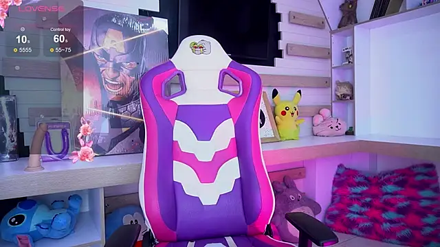 Snapshot of IvyLuxe_ chatting on April 11, 2026, 4:50 am IvyLuxe online show from April 11, 2026, 4:50 am