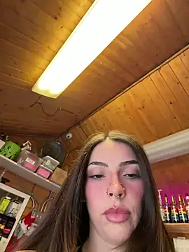 juicybootyquinn online show from April 28, 2026, 8:03 pm