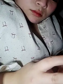 Snapshot of Anne-Rose chatting on April 11, 2026, 5:12 am Anne-Rose online show from April 11, 2026, 5:12 am