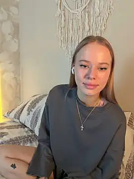 leyaaftermidnight online show from April 18, 2026, 6:39 am