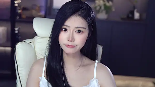Snapshot of Seraphinei chatting on May 7, 2026, 12:38 am Seraphinei online show from May 7, 2026, 12:38 am