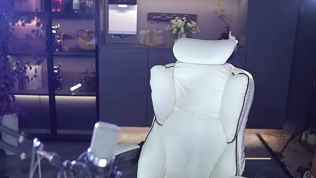 Snapshot of Seraphinei chatting on May 11, 2026, 1:17 pm Seraphinei online show from May 11, 2026, 1:17 pm