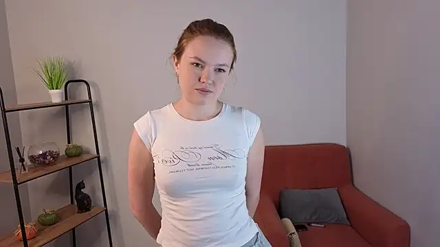 Kira Lemos online show from June 12, 2026, 10:03 am