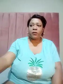 Snapshot of BUSTYQUEEN56_ chatting on June 7, 2026, 4:27 am BUSTYQUEEN56 online show from June 7, 2026, 4:27 am