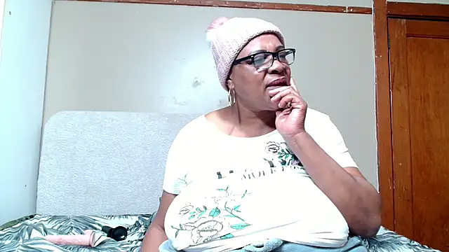 Snapshot of BUSTYQUEEN56_ chatting on July 8, 2026, 7:07 pm BUSTYQUEEN56 online show from July 8, 2026, 7:07 pm