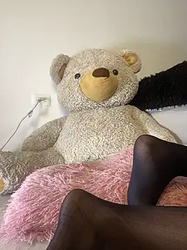 NohaBeyloun  online show from April 13, 2026, 11:59 am