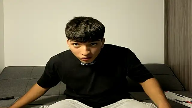 Snapshot of James_silva1 chatting on April 25, 2026, 11:35 pm James silva1 online show from April 25, 2026, 11:35 pm