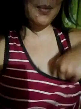jeanyummytits online show from June 21, 2026, 11:46 am