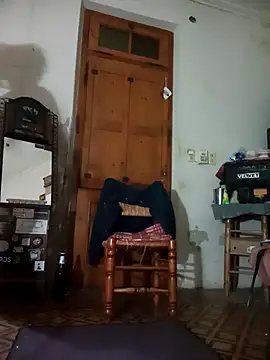 lucybeb online show from April 13, 2026, 7:47 am