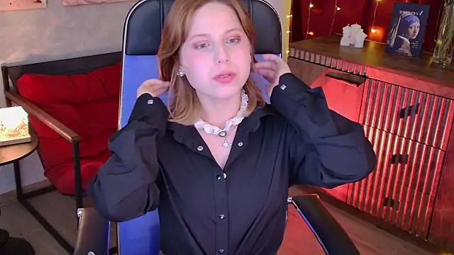 Snapshot of VivienneHebert chatting on June 25, 2026, 12:53 pm VivienneHebert online show from June 25, 2026, 12:53 pm