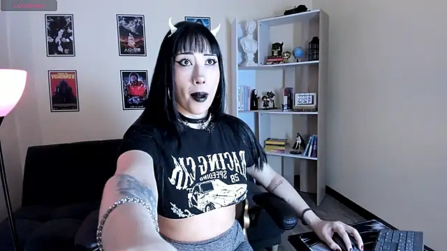 Snapshot of Ravenelle_ chatting on June 6, 2026, 10:36 pm Ravenelle online show from June 6, 2026, 10:36 pm