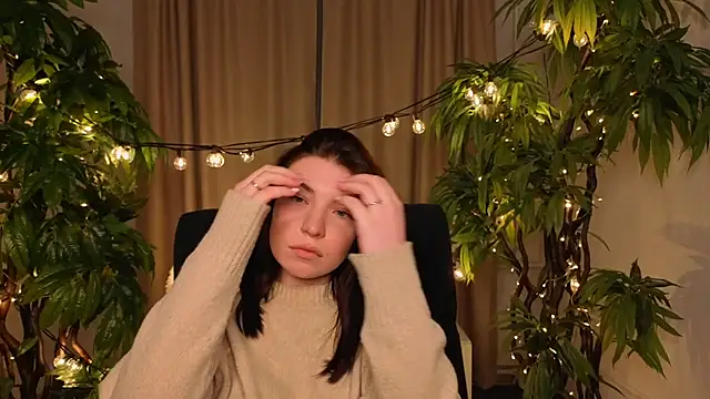 JuanitaWood online show from April 15, 2026, 10:33 am