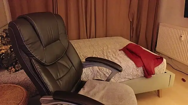 Snapshot of Sharon_Red chatting on December 2, 2024, 9:28 pm Sharon Red online show from December 2, 2024, 9:28 pm