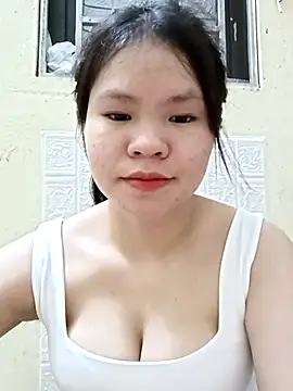 Snapshot of Seraphinahh chatting on April 28, 2026, 3:50 pm Seraphinahh online show from April 28, 2026, 3:50 pm
