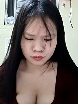 Snapshot of Seraphinahh chatting on May 5, 2026, 4:37 pm Seraphinahh online show from May 5, 2026, 4:37 pm