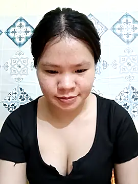 Snapshot of Seraphinahh chatting on May 7, 2026, 4:23 pm Seraphinahh online show from May 7, 2026, 4:23 pm