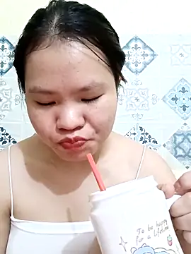 Snapshot of Seraphinahh chatting on May 9, 2026, 7:19 pm Seraphinahh online show from May 9, 2026, 7:19 pm