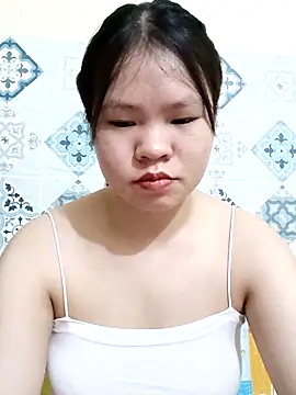 Snapshot of Seraphinahh chatting on May 11, 2026, 6:27 pm Seraphinahh online show from May 11, 2026, 6:27 pm