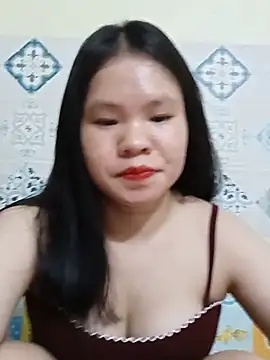 Snapshot of Seraphinahh chatting on May 17, 2026, 2:02 pm Seraphinahh online show from May 17, 2026, 2:02 pm