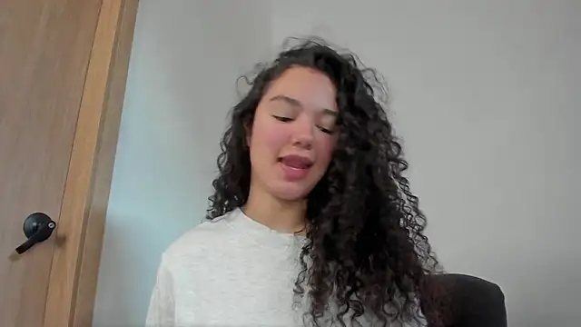 Snapshot of MiaRouseex chatting on May 14, 2026, 2:57 pm MiaRouseex online show from May 14, 2026, 2:57 pm