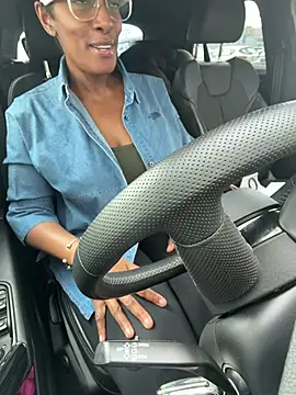 Snapshot of ThatNanNextDoor chatting on April 15, 2026, 12:12 pm ThatNanNextDoor online show from April 15, 2026, 12:12 pm