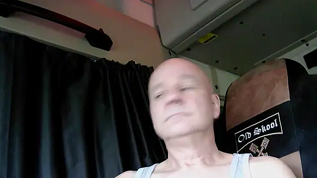 mannohmann5 online show from April 14, 2026, 6:03 pm