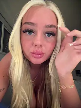 Vanillaheavennn online show from April 13, 2026, 8:25 pm